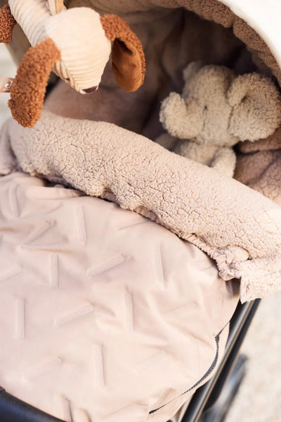 Jollein - Voetenzak Buggy / Kinderwagen Embossed | Milky Coffee