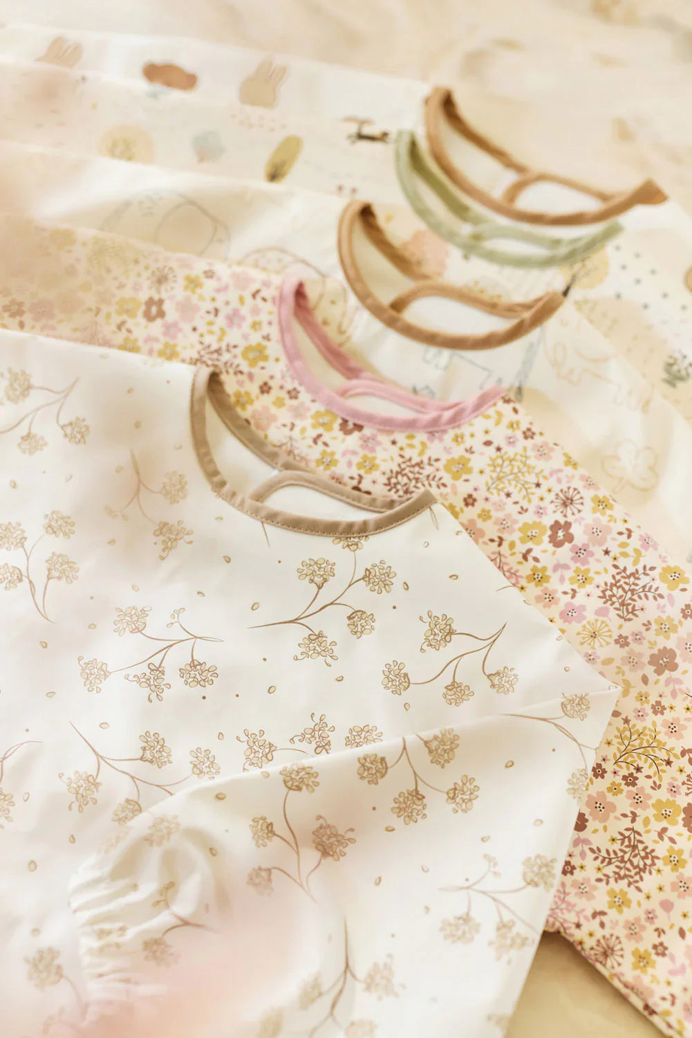 Jollein - Mouwslab Waterproof Elephant Tales | Sand