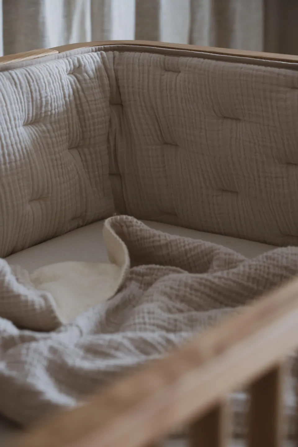 Quax - Omrander Bed/Park Natural Clay | Veiligheid en Stijl