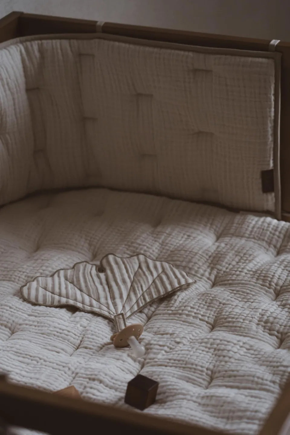 Quax - Omrander Bed/Park Natural Clay | Veiligheid en Stijl