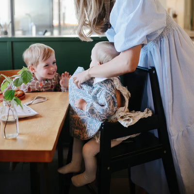 Mushie – Mouwslab Blue Flowers | Lange Mouwen