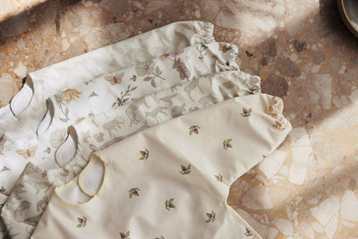 Jollein - Mouwslab Waterproof Animals Olive Green | Maximale Bescherming