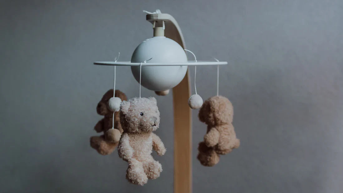 Flow Amsterdam - Houten Muziekmobiel Lou | Pluchen Beertjes