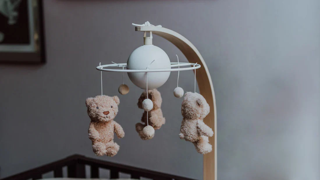 Flow Amsterdam - Houten Muziekmobiel Lou | Pluchen Beertjes