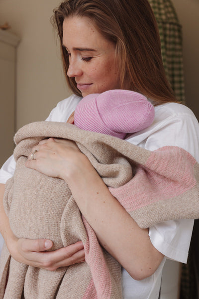 Hvid - Deken 70 x 95 cm Gilbert | Sand / Bubblegum