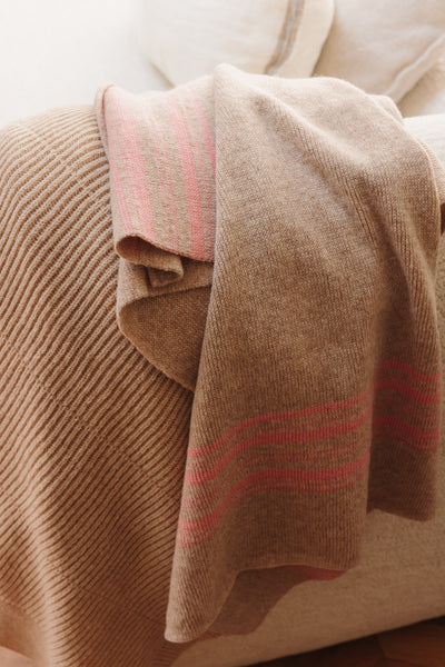 Hvid - Deken 70 x 95 cm Gilbert | Sand / Bubblegum