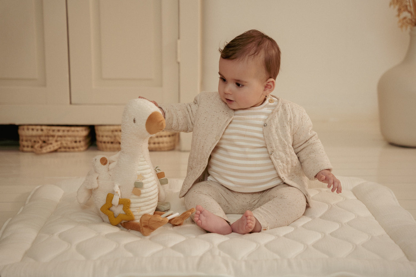 Little Dutch - Activiteitenknuffel Little Goose | Ontdek & Knuffel