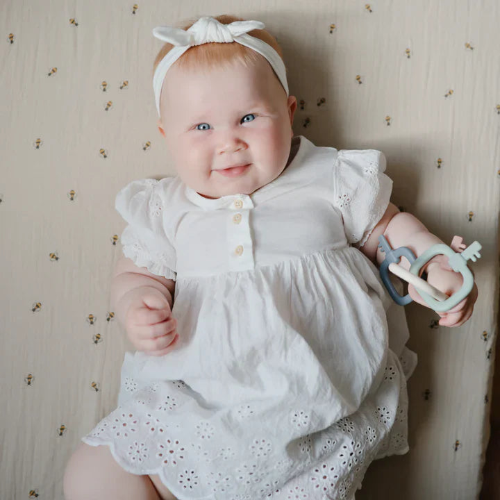 Mushie - Activiteitenspeeltje Sleutelhanger | Silicone