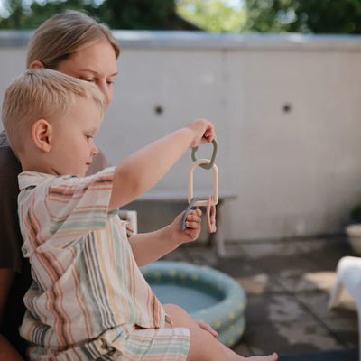 Mushie - Activiteitenspeeltje Sleutelhanger | Silicone