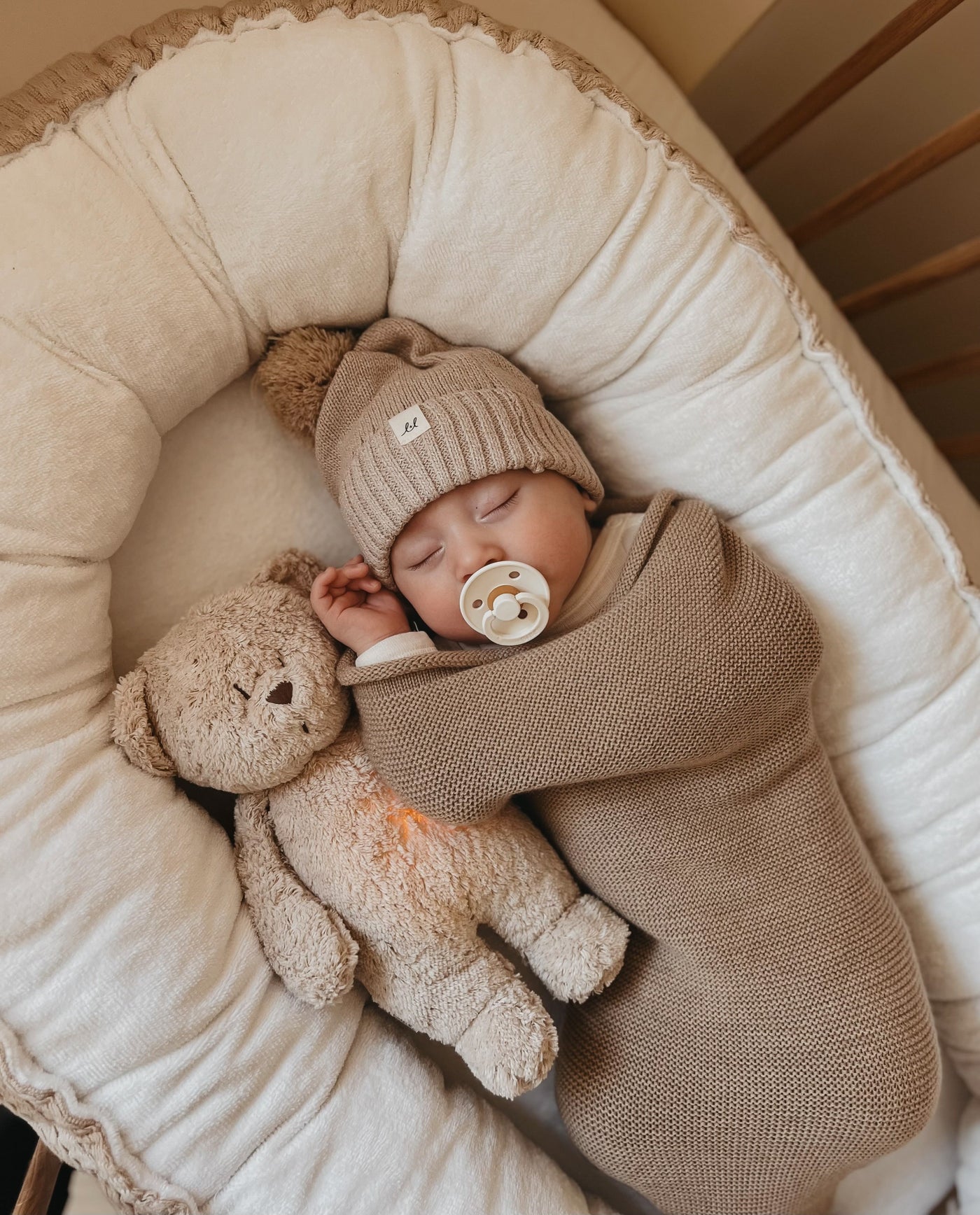 Knuffel The Humming Bear Licht + Geluid 2.0 Sand Natur