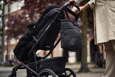 Jollein - Voetenzak Kinderwagen / Buggy Puffed Black | Winter Musthave