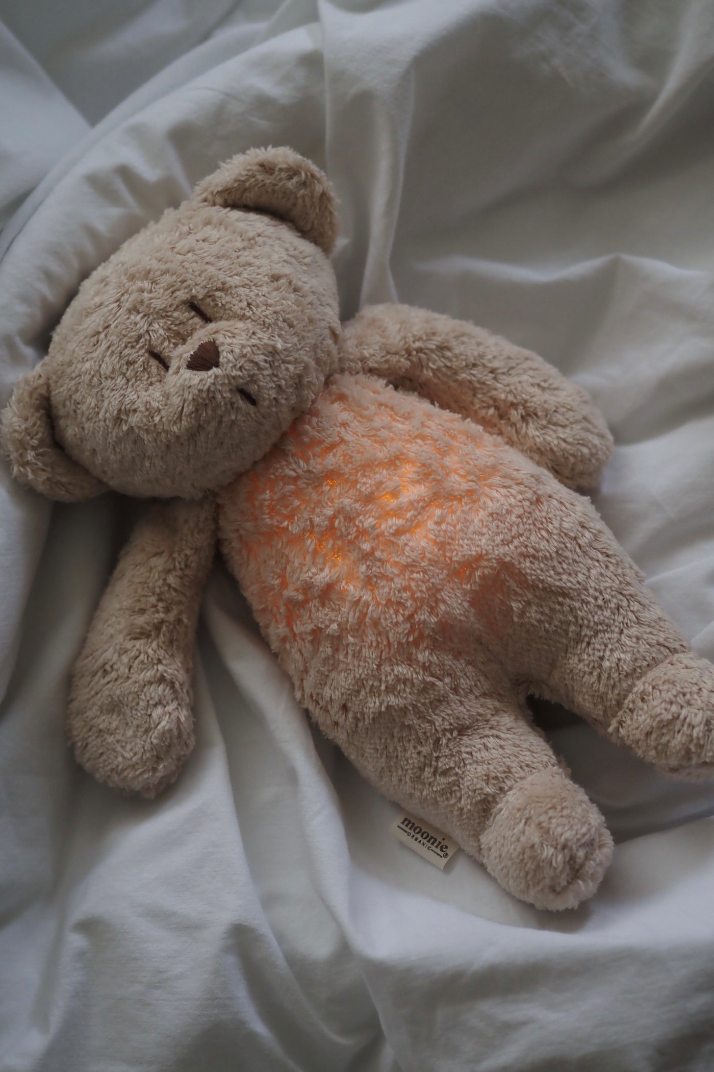 Knuffel The Humming Bear Licht + Geluid 2.0 Sand Natur