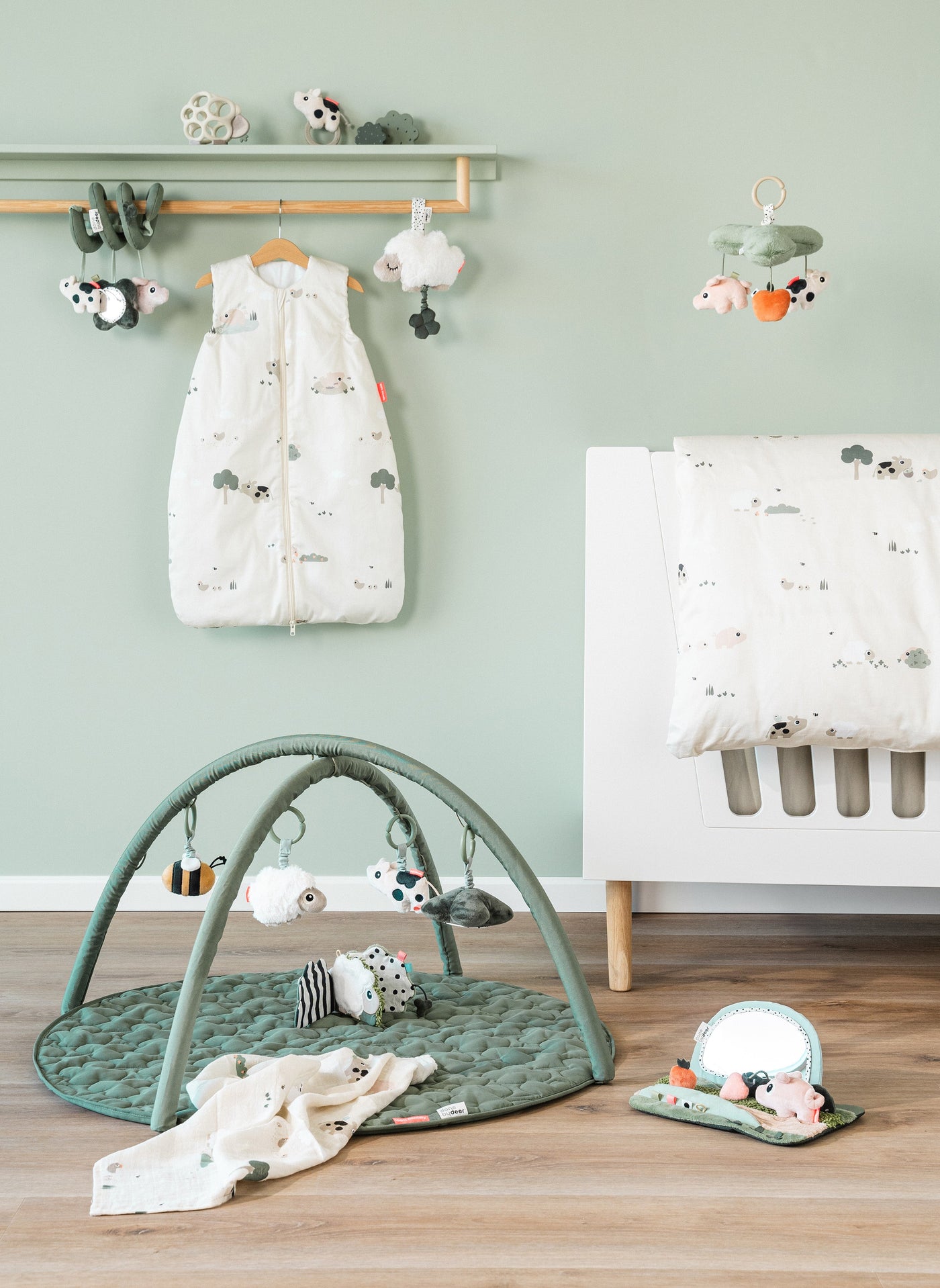 Done By Deer - Speeltapijt Tiny Farm Green | Activiteitengym